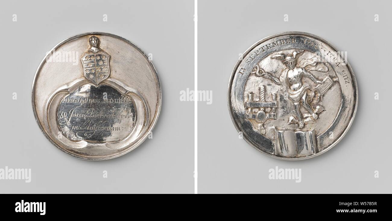 Bernardus Mourik, fünfzig Jahre Buchhändler in Amsterdam die Silbermedaille. Vorderseite: behelmte Wappen über der Kartusche mit Inschrift. Rückwärtsgang: flying Mercury mit Buch und Personal in den Händen, buchen Sie im Vordergrund und Buch drücken Sie innerhalb von omschrift, Amsterdam geöffnet, anonym, Niederlande, 1784, silber (Metall), d 4,5 cm × w 32.83 Stockfoto