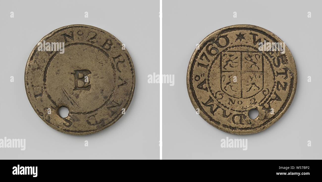 West Zaandam, Feuer sprühen Token von der Feldspritze 2 mit unklaren Monogramm oder Anzahl, Messing Token mit Loch. Vorderseite: unklare Monogramm, eventuell Buchstabe E mit anderen Buchstaben oder einer Zahl durch es in einem Kreis. Rückseite: Wappen oben Inschrift Nr. 2 inside Inschrift, anonym, 1760, Messing (Legierung), Gravieren, d 3,3 cm × w 15,54 Stockfoto