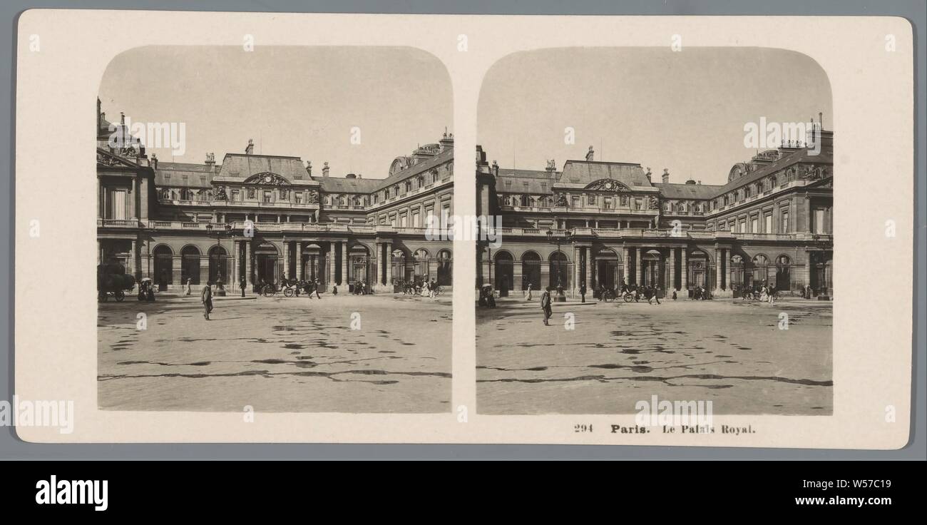 Fassade des Palais Royal in Paris Paris. Le Palais Royal (Titel auf Objekt), Fassade (oder Haus oder Gebäude), Schloss, Palais-Royal, Neue Photographische Gesellschaft (auf Objekt erwähnt), Paris, 1904, Pappe, Fotopapier, Silbergelatineabzug, H 88 mm x B 179 mm Stockfoto