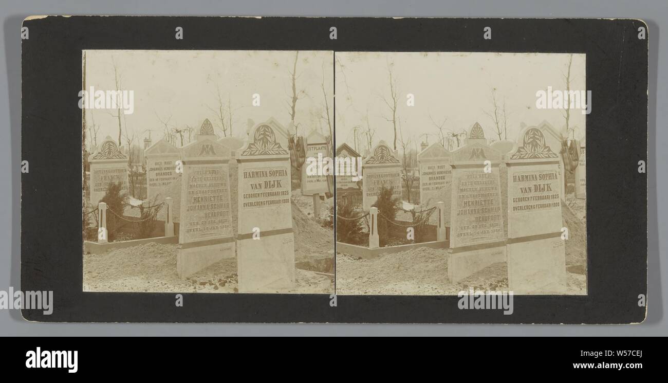 Gräber auf einem Friedhof, Papier, Fotopapier, Karton, Eiklar drucken, H 70 mm x B 144 mm Stockfoto