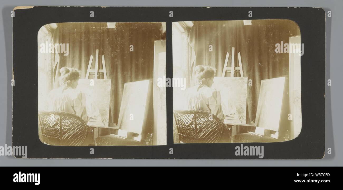 Cornelia Margaretha Scheltema Beduinen hinter ihr Staffelei im Atelier, Singel 256, Amsterdam, Niederlande, Singel, Adrianus Scheltema-Beduin, 1899, Papier, Fotopapier, Karton, h 71 mm b 74 mm b 74 mm Stockfoto