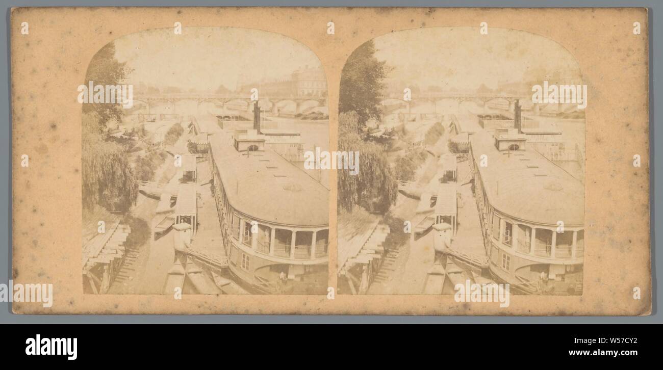 Blick auf die Seine, wahrscheinlich mit einem Badehaus in Paris, Fluss, öffentliche Bäder, Seine, Paris, anonym, C. 1850 - C. 1880, Fotopapier, Karton, Eiklar drucken, H 84 mm x B 173 mm Stockfoto