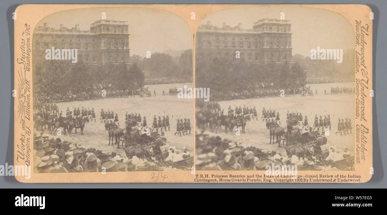Militärische Parade von Beatrice Maria Victoria Feodore von Saxony-Coburg und Gotha, T.R, H. Prinzessin Beatrice und der Herzog von Cambridge - Grand Überprüfung der indischen Kontingent, Horse Guards Parade, Ing. geprüft (Titel auf Objekt), militärische Parade, Pageant, Underwood und Underwood (auf Objekt erwähnt), England, 1902, Fotopapier, Karton, Eiklar drucken, H 88 mm x B 178 mm Stockfoto