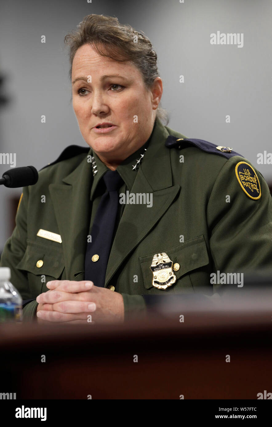 Chef der US Border Patrol Carla Provost bezeugt vor dem Haus Ausschuss für Mittel während eines Border Patrol Aufsicht Anhörung auf dem Capitol Hill Juli 24, 2019 in Washington, D.C. Stockfoto