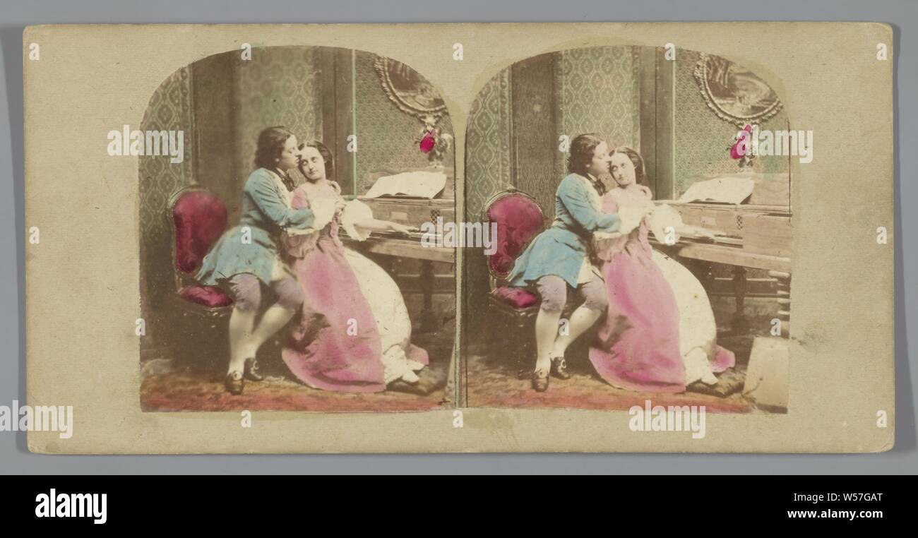 Landschaft im Innenraum: liebesspiel Paar im historischen Kostüm am Klavier, anonym, 1855-1865 Stockfoto