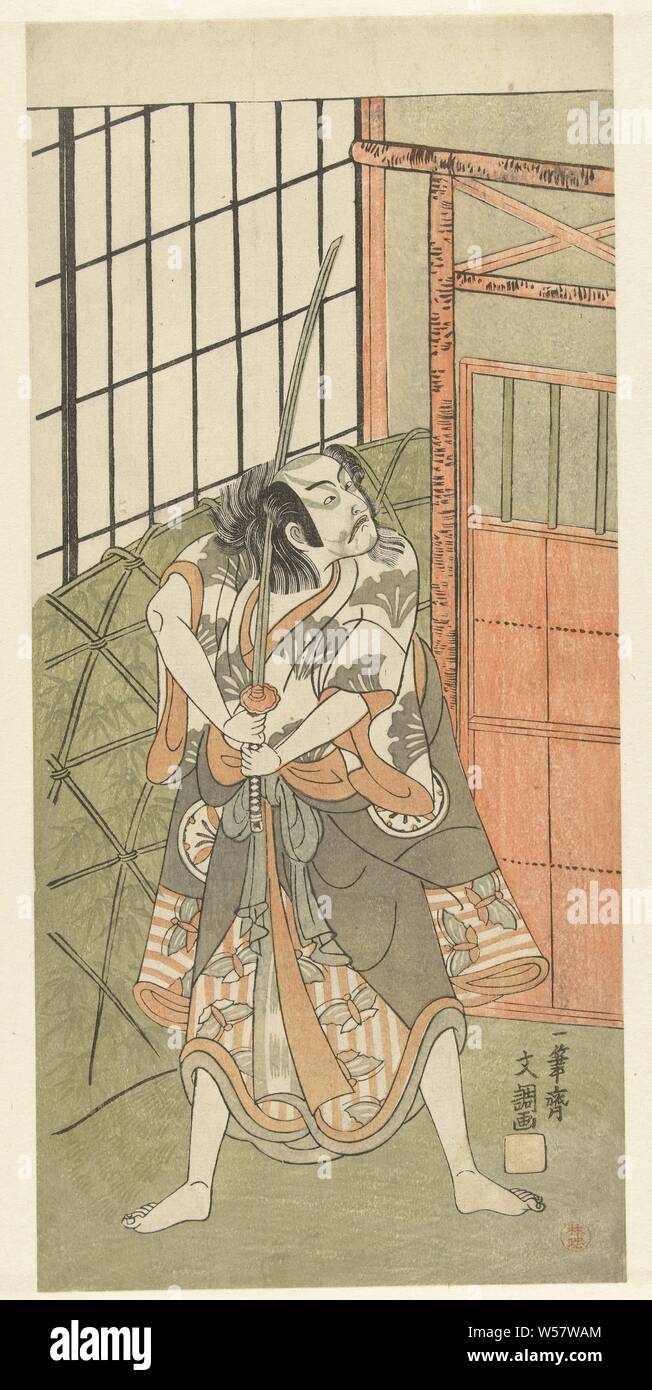 Schauspieler Matsumoto Koshiro III in der Rolle von Soga no Goro, Mann, in Robe mit Schmetterling und Ventilator Muster, stehend, mit langen Schwert in der Hand, vor einem geschlossenen Tor, Ichikawa Danjûrô V, Ippitsusai Bunchô (auf Objekt erwähnt), Japan, 1769, Papier, Farbholzschnitt, H 315 mm x B 146 mm Stockfoto