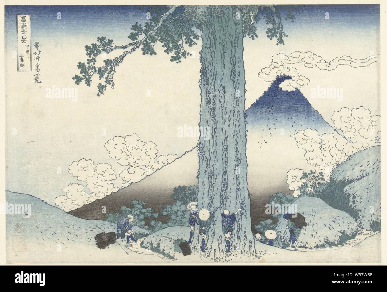 Mishima Mountain Pass in Kai Koshu Provinz Mishimagoe (Titel auf Objekt) 36 Blick auf Mount Fuji (Titel der Serie) Fuji sanjurokkei (Titel der Serie auf Objekt), Blick auf einem Pass mit Reisenden und der Oberseite der Fuji im Hintergrund und im Vordergrund ein großer Baum, wo drei Reisende die Größe, Fuji, der Berg, Katsushika Hokusai (auf Objekt erwähnt), 1829-1833, Papier, Farbholzschnitt, H 368 mm x B 254 mm Stockfoto