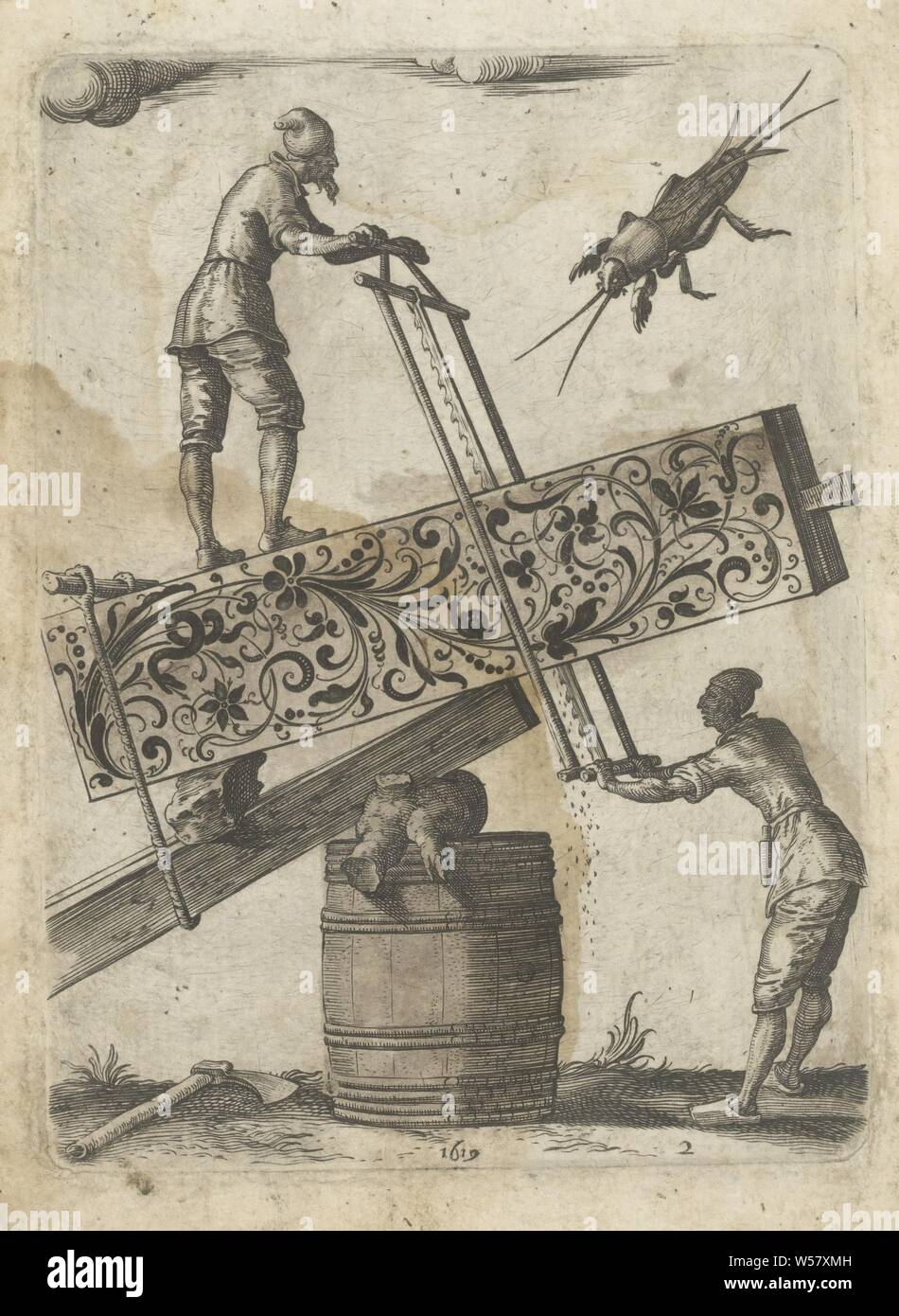 Schwarz Ornament in Form einer gesägter Balken schwarz Ornamente (Titel der Serie), zwei Männer einen Strahl mit schwarzer Verzierung in der Mitte sah. Die Planke ist durch einen Stein, Balken, Tree root und ein Fass unterstützt. Oben rechts einen Käfer. Nummeriert unten rechts 2. Der Druck ist Teil eines Albums, Schmuck, Kunst, Sägen (industriellen Prozess), Insekten, Käfer, Jean Toutin, Châteaudun, 1619, Papier, Gravur, H 106 mm x B 78 mm Stockfoto