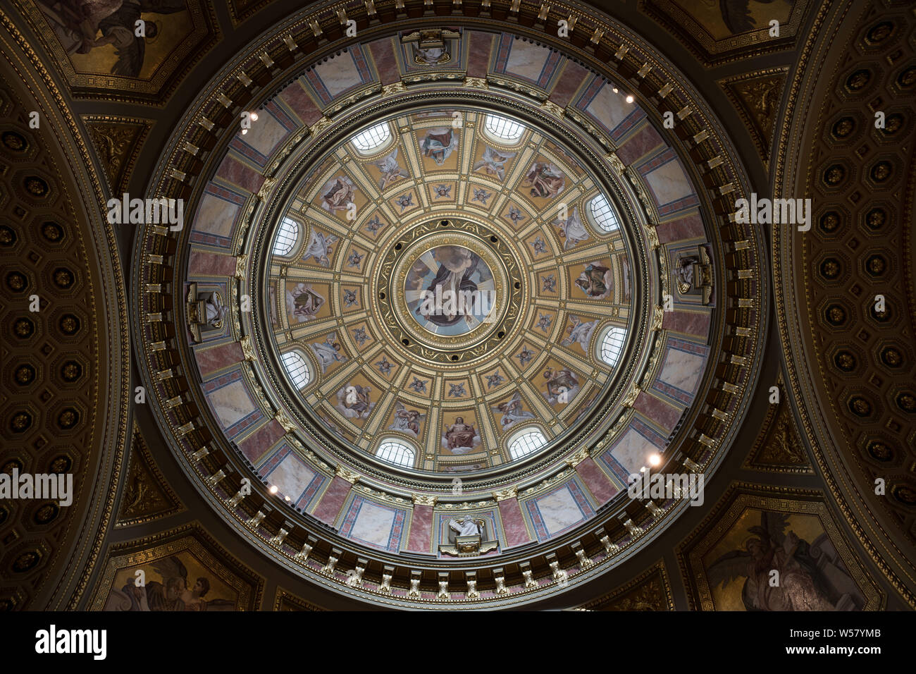 BUDAPEST KIRCHE - St. Stephan Basilika - Szent Istvan Basilika - 1851-1906 ARCHITEKT József Hild und Miklos Ybl-BUDAPEST DOME - Ungarn - BASILIQUE ST. ETIENNE À BUDAPEST HONGRIE © Frédéric BEAUMONT Stockfoto