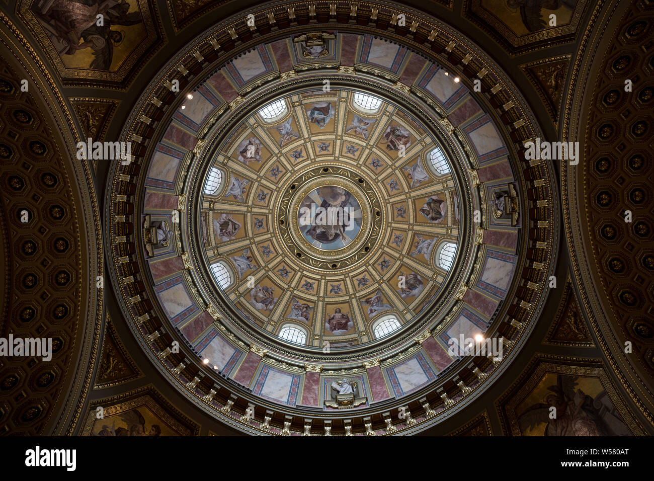 BUDAPEST KIRCHE - St. Stephan Basilika - Szent Istvan Basilika - 1851-1906 ARCHITEKT József Hild und Miklos Ybl-BUDAPEST DOME - Ungarn - BASILIQUE ST. ETIENNE À BUDAPEST HONGRIE © Frédéric BEAUMONT Stockfoto