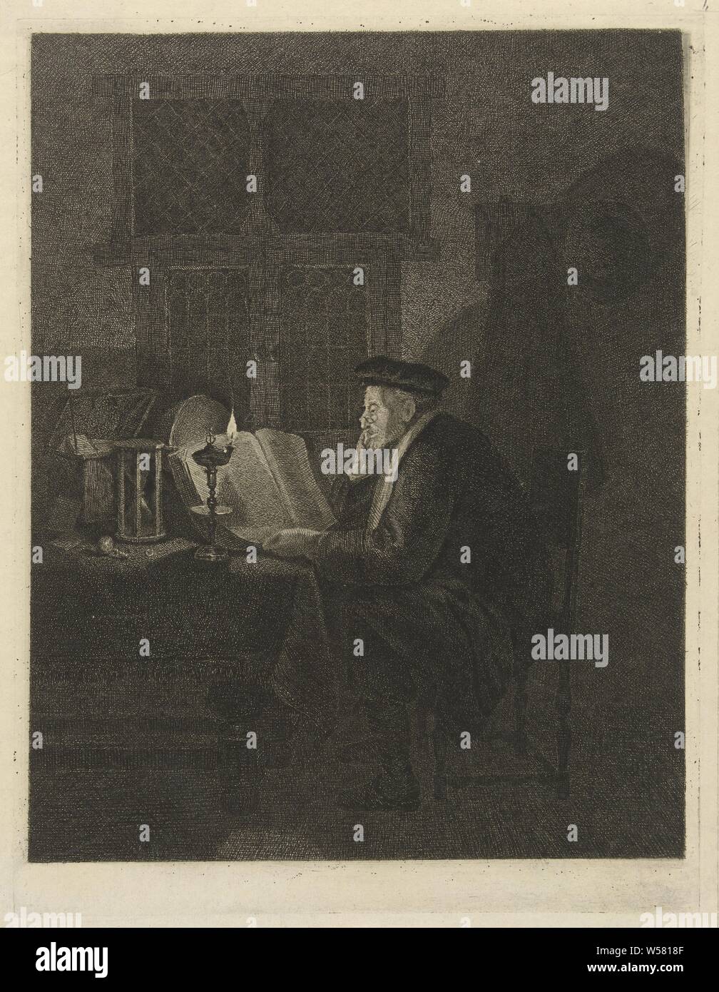 Philosoph in seiner Studie, in der das Licht aus einer Öllampe, ein Mann in einem dunklen Raum ist das Studium ein Buch auf dem Tisch vor ihm. Hinter dem Buch ist eine Lupe und ein offenes Feld mit Papier und eine Sanduhr auf den Tisch gefüllt, Gelehrter in seiner Studie, Lupe, Sanduhr, Johannes Pieter de Frey, 1796, Papier, Ätzen, H 220 mm x B 167 mm Stockfoto