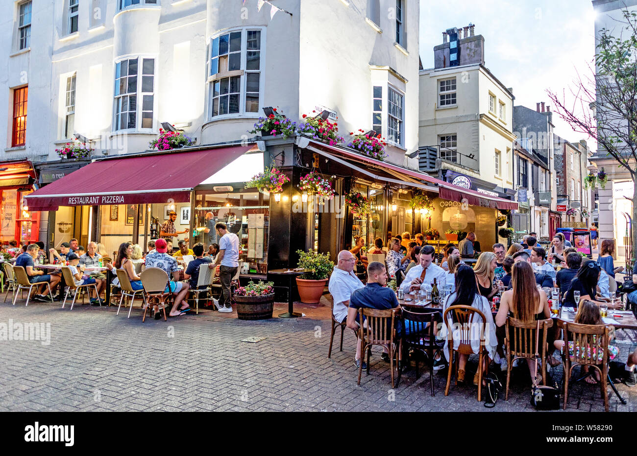 Traditionellen britischen Pub in den Gassen Brighton in der Nacht DE Stockfoto
