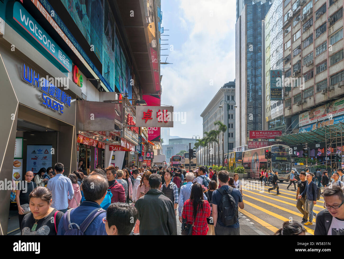 Geschäfte auf der Nathan Road inTsim Sha Tsui, Kowloon, Hongkong, China Stockfoto