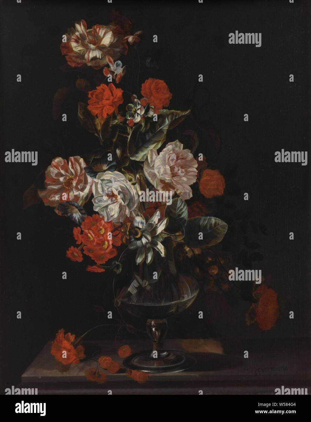 Stillleben mit Blumen, Stillleben mit Blumen. Blumenstrauß mit Rosen, Passionsblume und bindweed in einem Glas auf einem Tisch., Jacob Campo Weyerman, 1700 - 1720, Panel, Ölfarbe (Lack), h 52 cm x W 41 cm Stockfoto