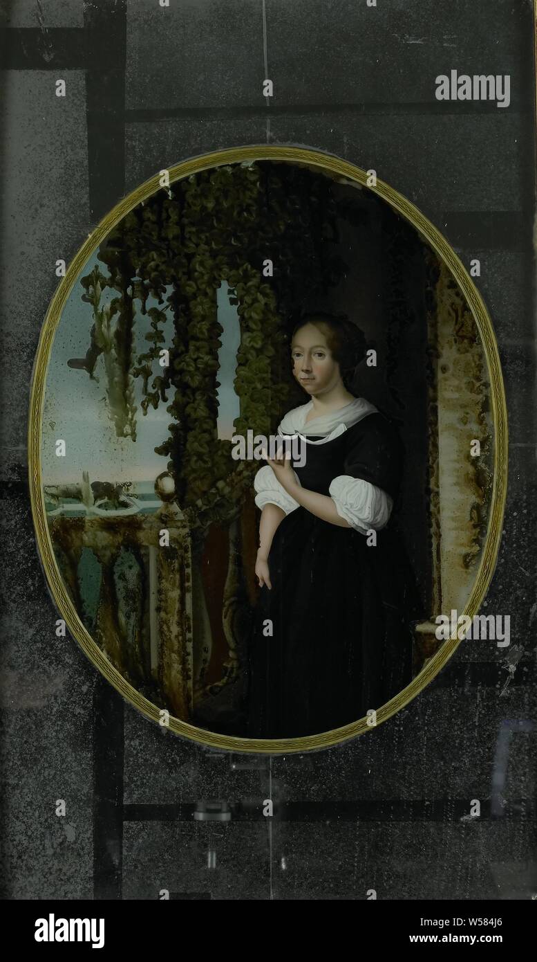 Porträt einer Frau im 17. Jahrhundert Kleidung, Porträt einer Frau, die im siebzehnten Jahrhundert Kleidung. Knie - Stück in Oval, stehend auf einem Balkon bedeckt mit Efeu., anonym, Nördliche Niederlande, 1750 - 1799, Glas, Amalgam, H 77 cm x W 47 cm x H 49,5 cm x W 39 cm Stockfoto