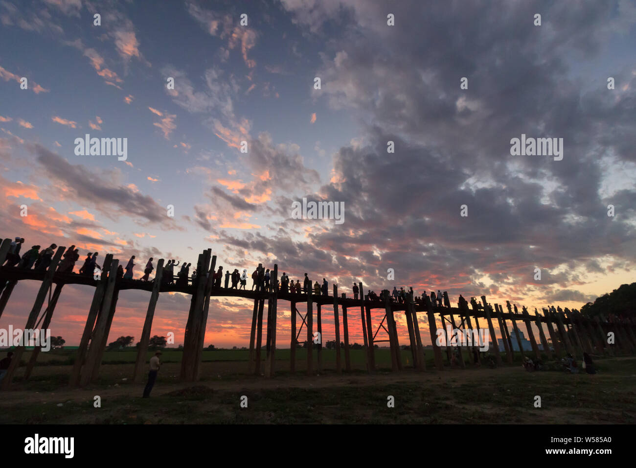 Die U zu fuß Bridge bei Sonnenuntergang, Mandalay, Myanmar Stockfoto