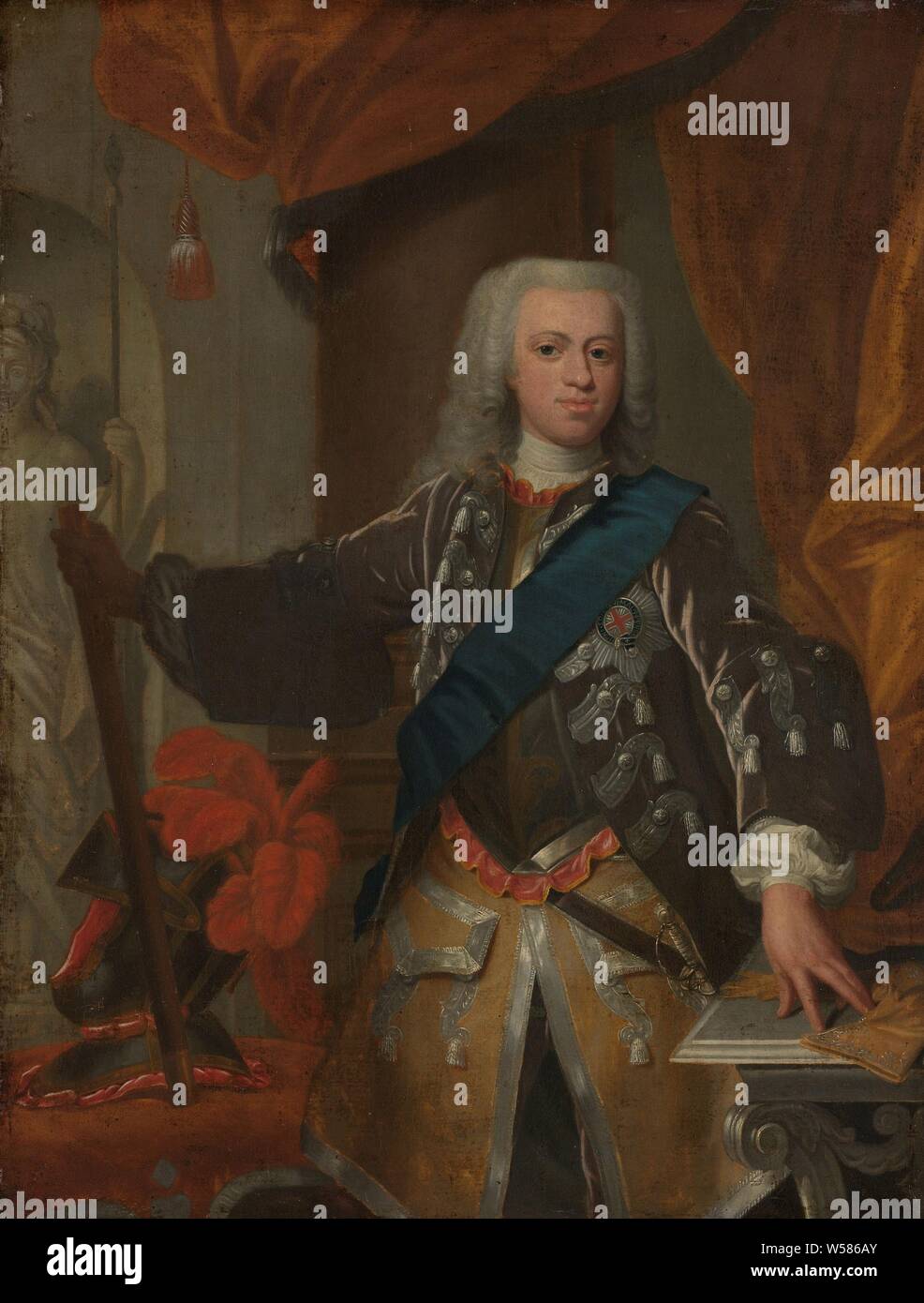 William IV (1711-51), Prinz von Oranien, Porträt von Wilhelm IV., Fürst von Orange. Knie Stück, stehend, mit der linken Hand auf einem Tisch und commado Personal in der rechten Hand. Das Personal lehnte sich auf einem Stuhl, der auch seine gefiederten Helm auf sich hat. Auf der linken Seite im Hintergrund ein Bild von einer weiblichen Krieger oder Göttin mit einer Lanze, William IV (Prinz von Oranien-nassau), Hans Hysing (zugeschrieben), 1730-1753, Leinwand, Ölfarbe (Lack), h 76,5 cm x W 58,5 cm, d 14,5 cm Stockfoto