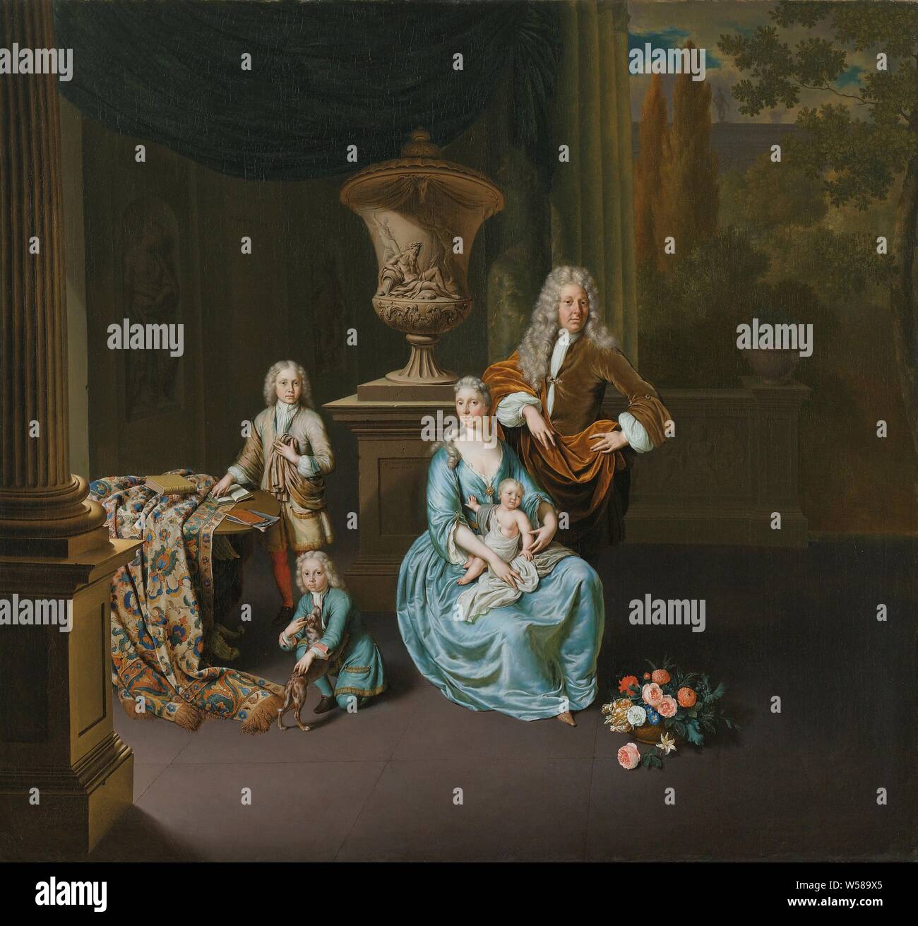Diederik Baron van Leyden Van Vlaardingen (1695-1764). Bürgermeister von Leiden mit seiner Frau Sophia Dina de Rovere und ihre Söhne Pieter, Jan und Adriaan Pompejus, Family Portrait von diederik Baron van Leyden Van Vlaardingen mit seiner Frau Sophia Dina de Rovere und ihre drei Söhne Pieter, Jan und Adriaan Pompejus. Die Familie ist in einem Innenraum mit auf der linken Seite eine Tabelle mit einigen Bücher, Jan spielt mit einem Hund. Es ist ein Strauß Blumen auf dem Boden. Im Hintergrund ein Garten Vase mit einem Fluss, Gott, auf der rechten Seite Blick auf den Garten. Die Sammlung von Pieter Cornelis van Leyden wurde Stockfoto