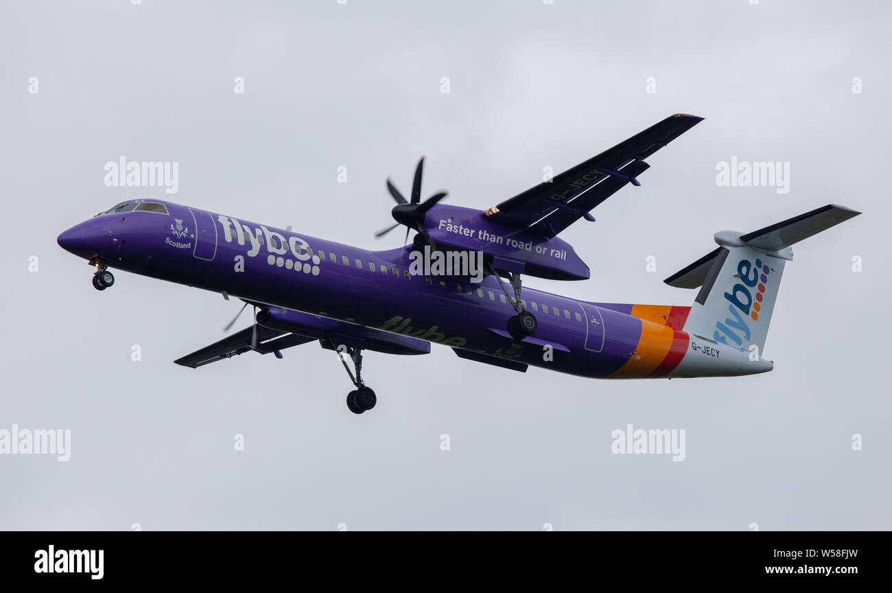 Flybe De Haviland Canada DHC 8 Dash 8G-JECY im Endanflug auf den Flughafen London-Heathrow LHR Stockfoto