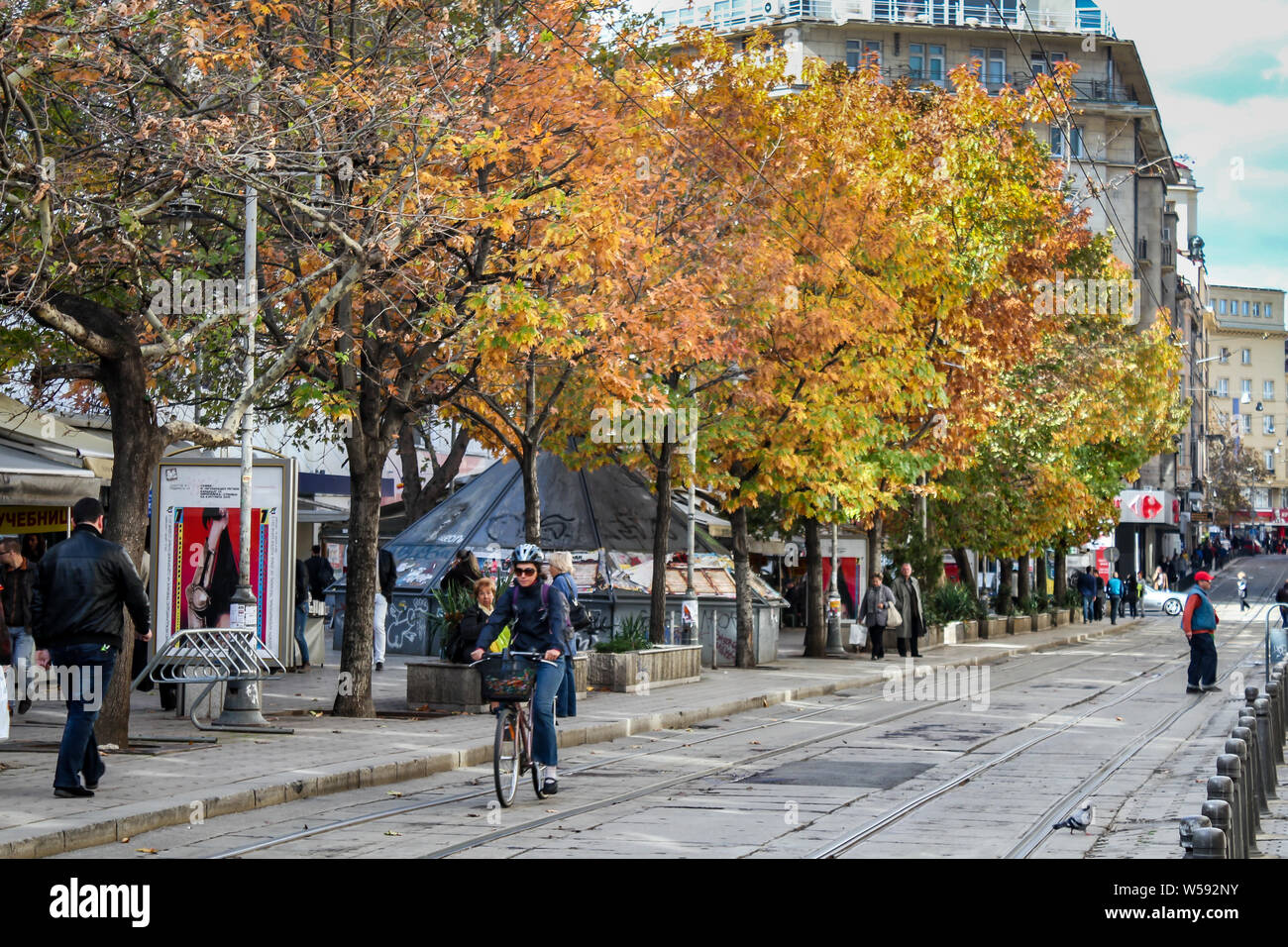 Sofia/Bulgarien - 18. Oktober 2013: Eine Straße in der Innenstadt von Sofia. Das tägliche Leben in Sofia Stockfoto
