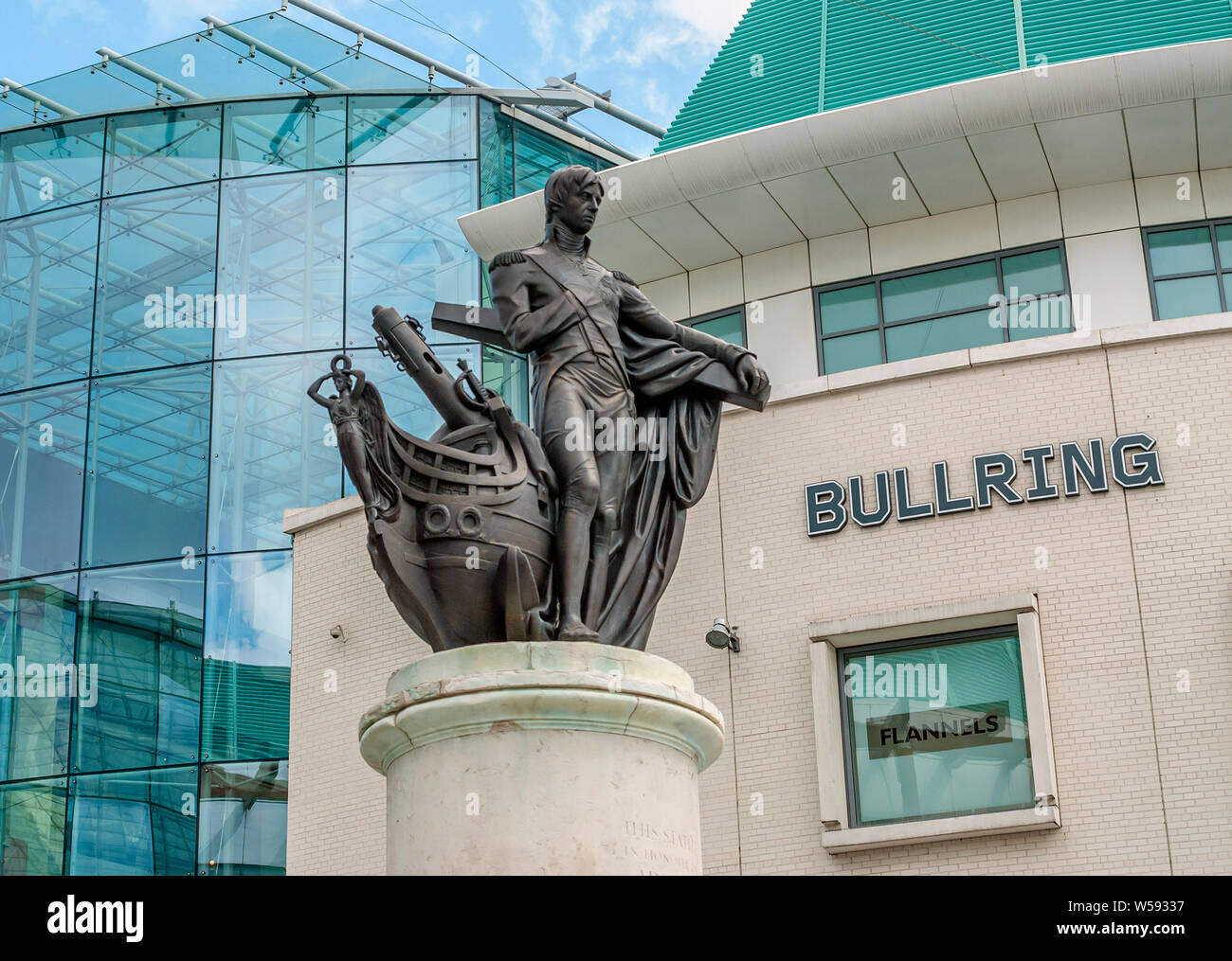Statue von Lord Nelson im Bull Ring Einkaufszentrum, einem wichtigen Geschäftsviertel von Birmingham, England Stockfoto