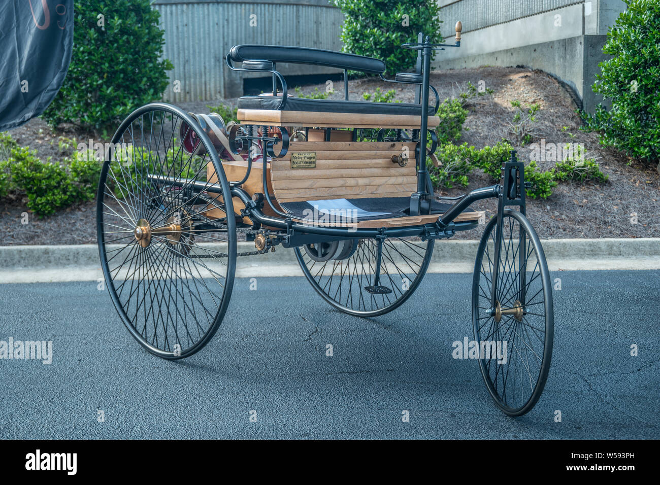 Auf der Auto Show war dieses frühe Automobil der Motor Wagen von Benz Motor oft der pferdelosen Kutsche genannt Stockfoto