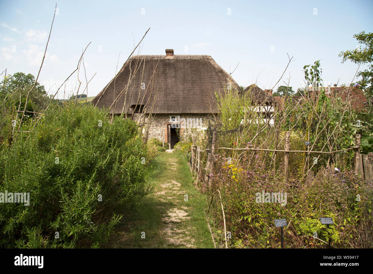 Erholung von der Mitte des 17. Jahrhunderts Yeoman Bauern Garten, Sussex, England Stockfoto