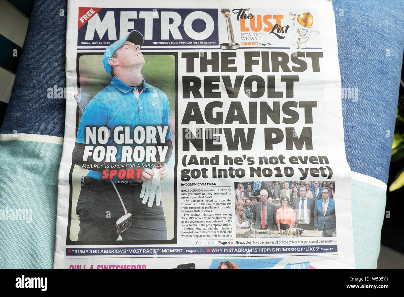 'Keine Herrlichkeit für Rory" Rory McIlroy und "Die erste Revolte gegen die neue PM" Boris Johnson Metro Zeitung Schlagzeilen Sommer 2019 UK Stockfoto