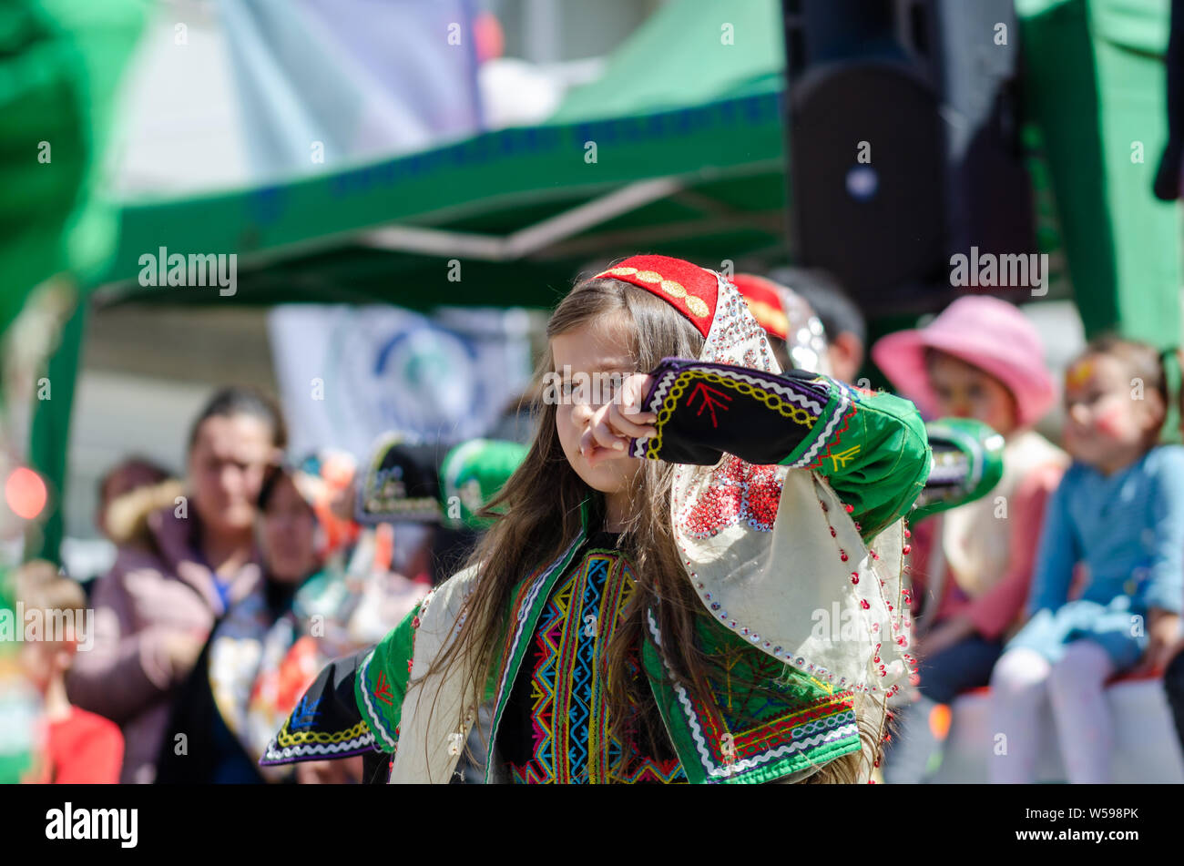 Eskisehir/TÜRKEI - April 23, 2019 - April 23 nationale Souveränität und der Tag der Kinder Geburtstag. Die Kinder feiern Tag für Kinder mit Folk Stockfoto