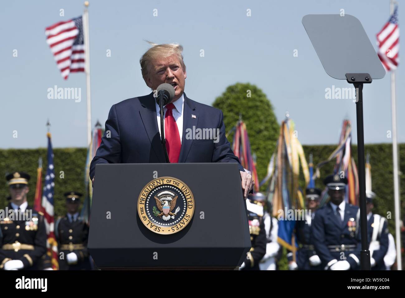 Us-Präsident Donald J. Trumpf spricht während einer vollen Ehren Zeremonie für Verteidigungsminister Dr. Mark T. Esper, im Pentagon, Washington, D.C. Juli 25, 2019, 25. Juli 2019 Willkommen. (DoD Foto von Lisa Ferdinando). () Stockfoto