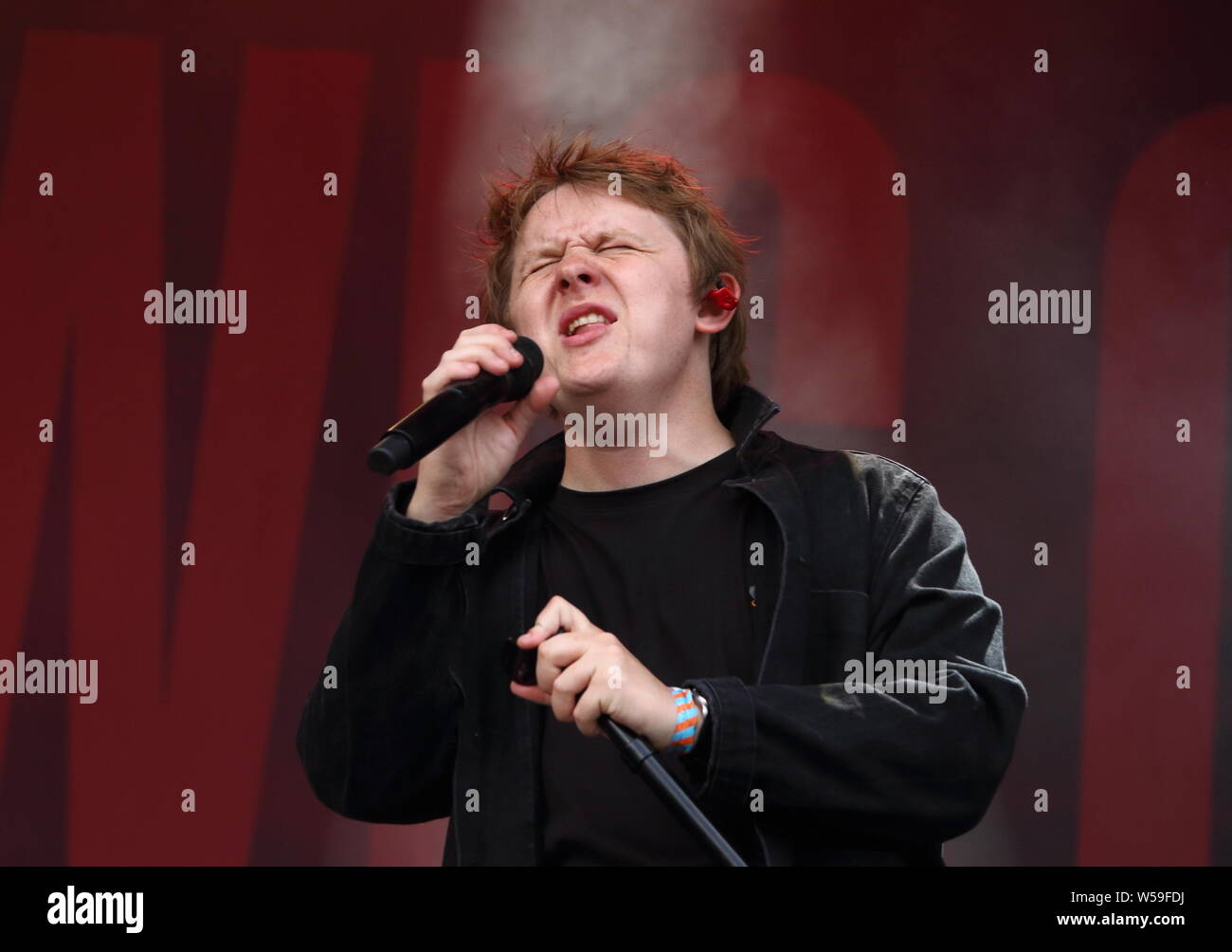 Oxford, UK. 26. Juli, 2019. Lewis Capaldi führt auf der Bühne während das Fahrzeug Music Festival - Tag 1 in Halle Farm, Steventon in der Nähe von Oxford. Credit: SOPA Images Limited/Alamy leben Nachrichten Stockfoto