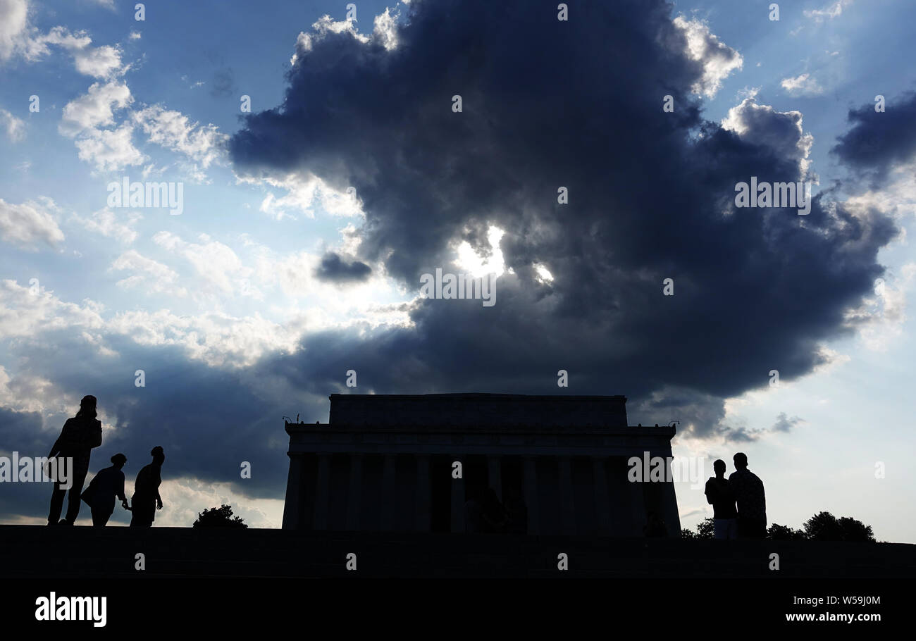 Washington, DC, USA. 26. Juli, 2019. Touristen besuchen das Lincoln Memorial in Washington, DC, USA, 26. Juli 2019. Quelle: Liu Jie/Xinhua/Alamy leben Nachrichten Stockfoto