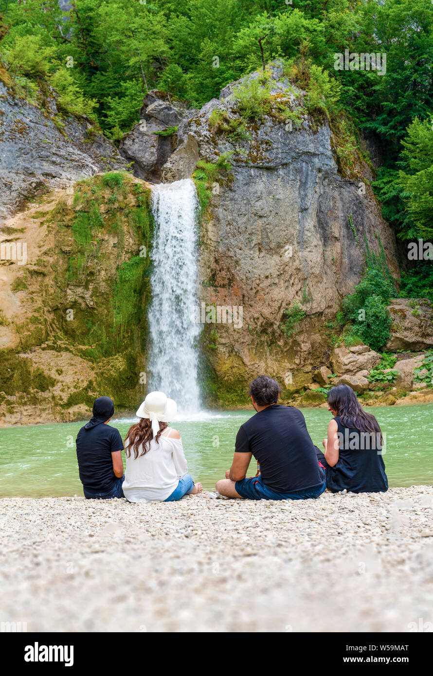 Leute Beobachten Und Geniessen Ilica Wasserfalle Pinarbasi Kastamonu Turkei Stockfotografie Alamy