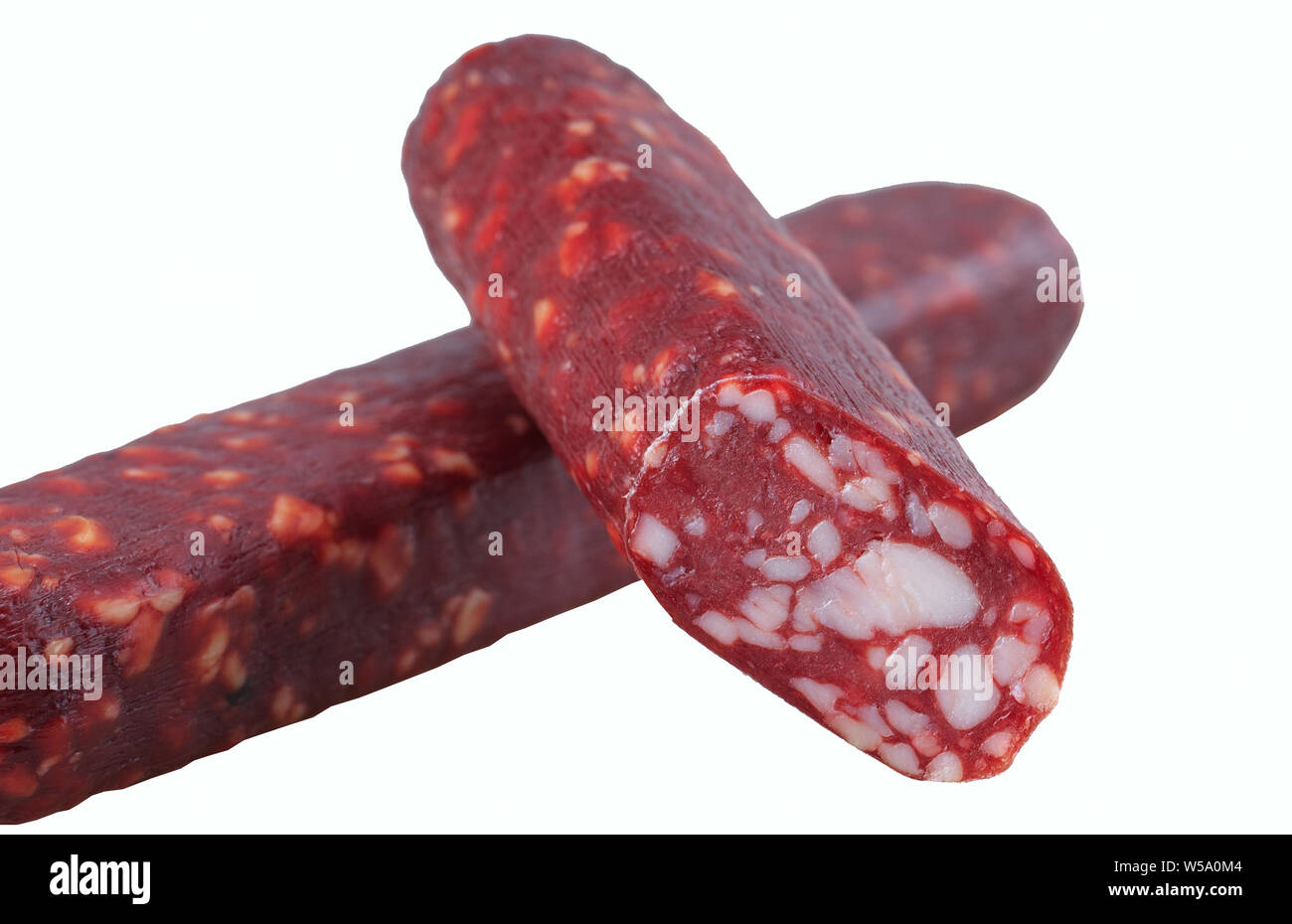 Frische Würste isoliert auf einem weißen Hintergrund. Stockfoto