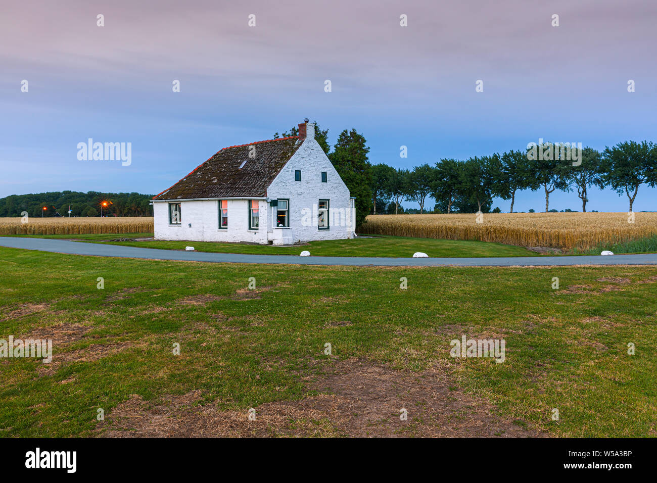 "Brinta huisje". (Brinta Haus) ein Blickfang in der nördlichen Holländischen Landschaft in der Provinz Groningen. Früher, in den 80er Jahren das Ferienhaus ado Stockfoto