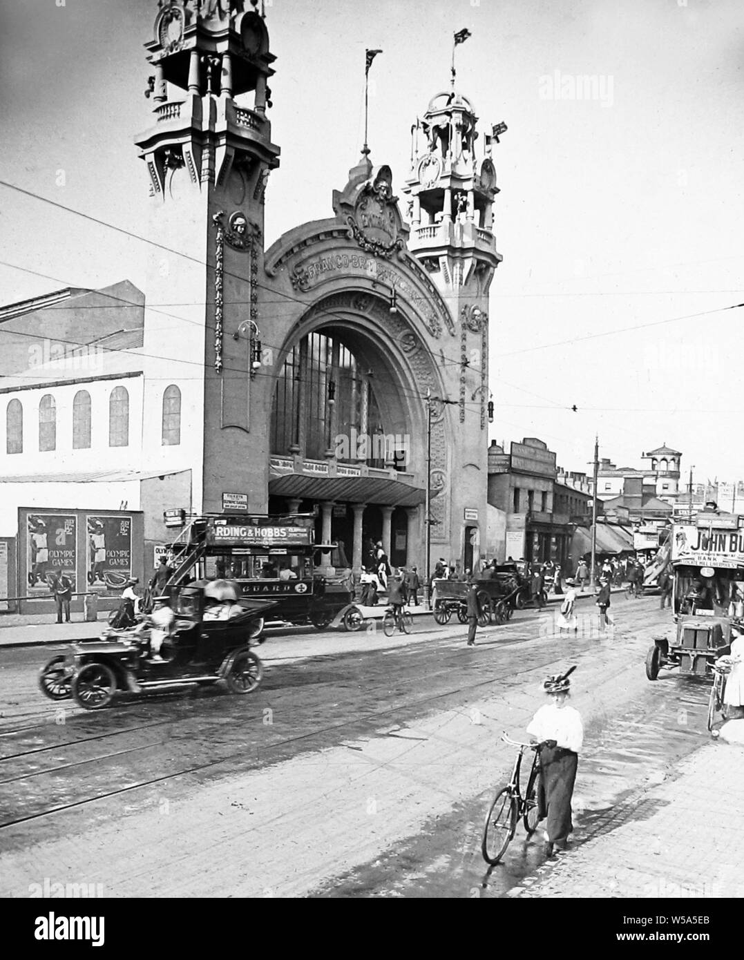 Haupteingang, Franco Britischen Weißen Stadt Ausstellung in London im Jahr 1908 Stockfoto