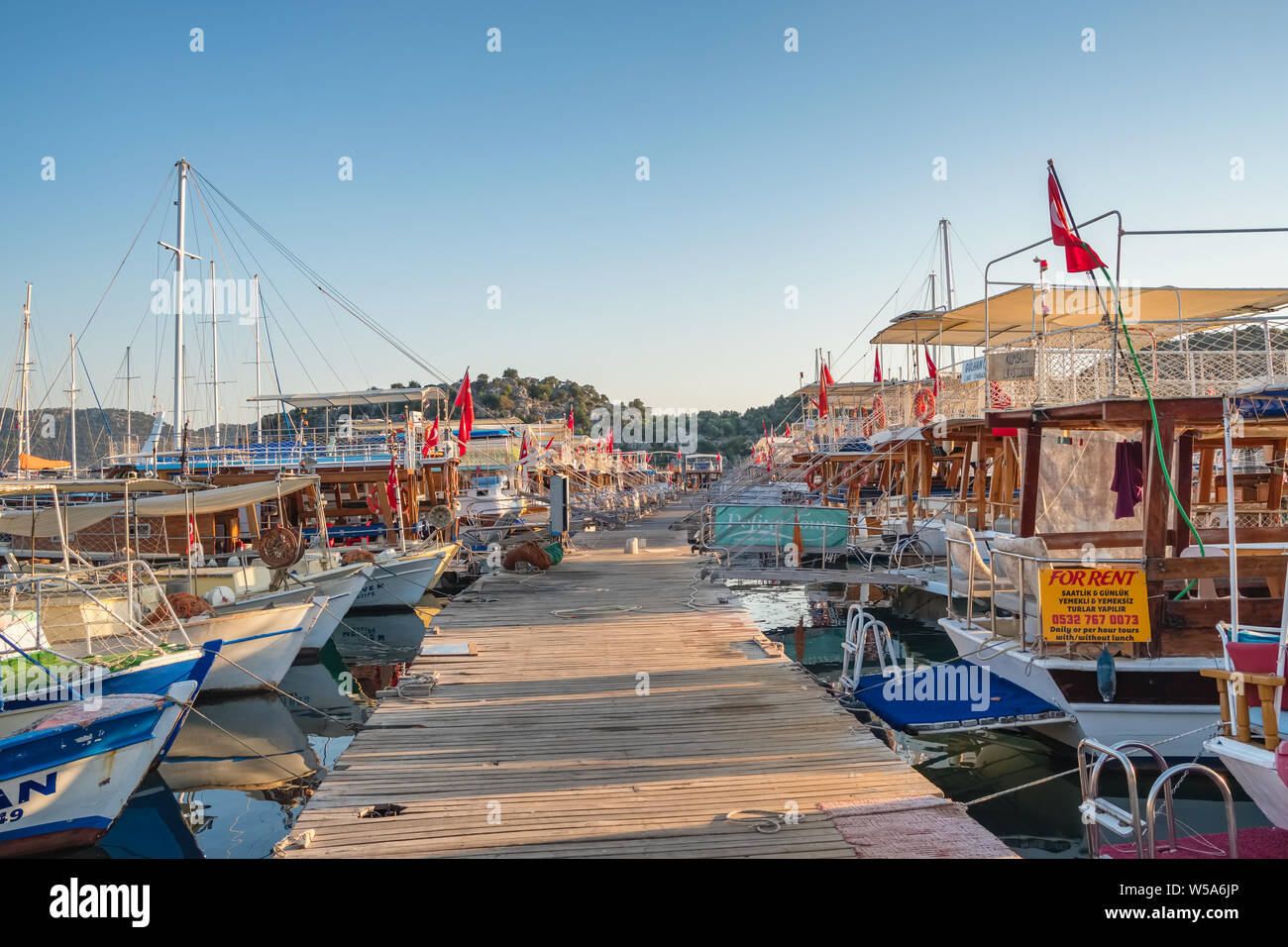 Boote an der Marina in üçagiz Dorf Kekova in der Türkei Stockfoto