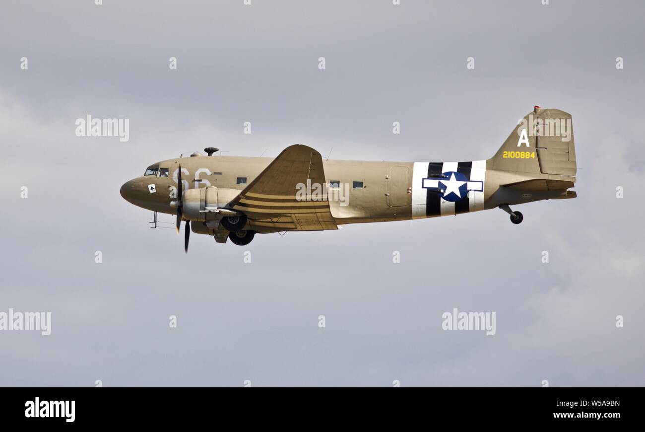 Douglas C-47 Dakota "2100884" durchführen an den Flying Legends Airshow am 14. Juli 2019 Stockfoto