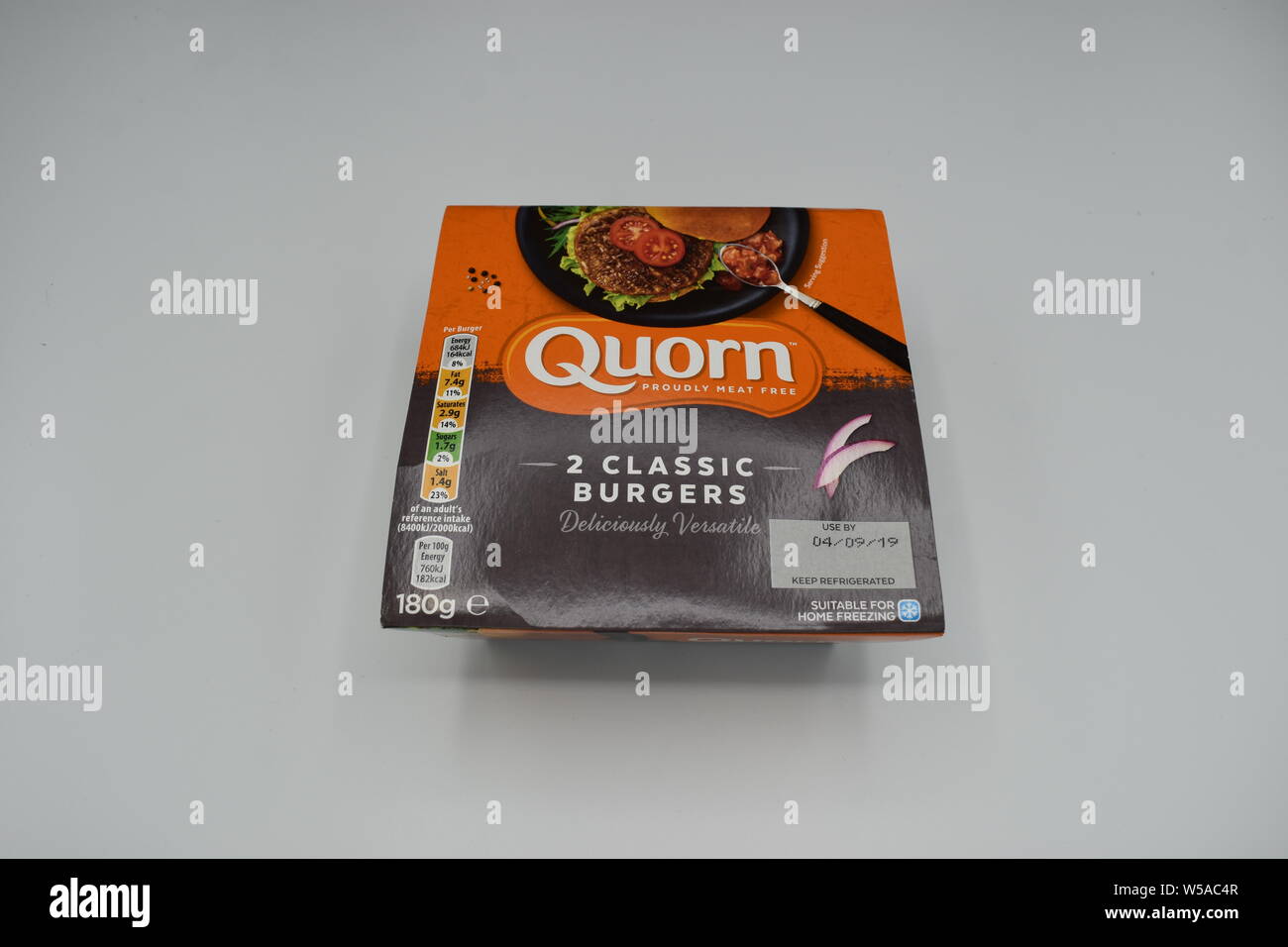 Quorn - zwei klassische Burger in der Verpackung Stockfoto