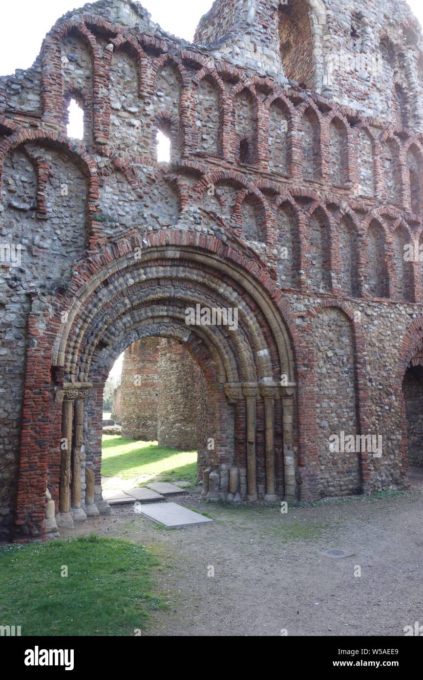 Ruiniert Augustiner Klosterkirche Colchester Essex. West Front St Botolph's 1177 über Reparatur hinaus 1648 Belagerung beschädigt Stockfoto