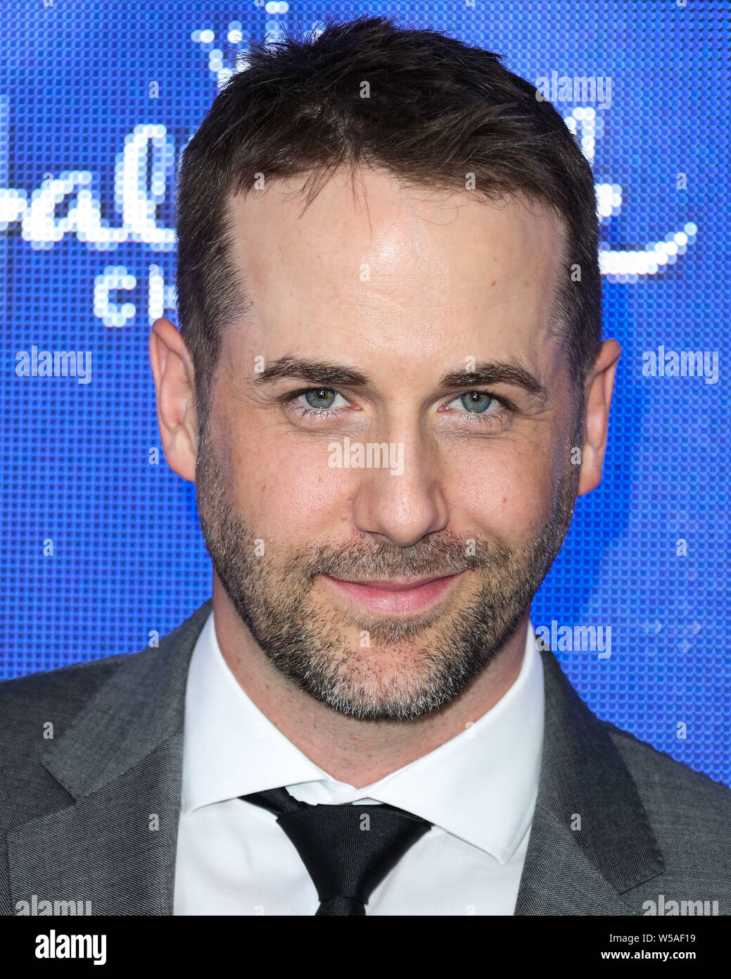 BEVERLY HILLS, LOS ANGELES, Kalifornien, USA - 26. Juli: Niall Angelegenheit kommt an der Hallmark Channel und Markenzeichen Filme und Geheimnisse Sommer 2019 TCA Presse Tour Veranstaltung in einem Privathaus am 26 Juli, 2019 in Beverly Hills, Los Angeles, Kalifornien, Vereinigte Staaten. (Foto von Xavier Collin/Image Press Agency) Stockfoto