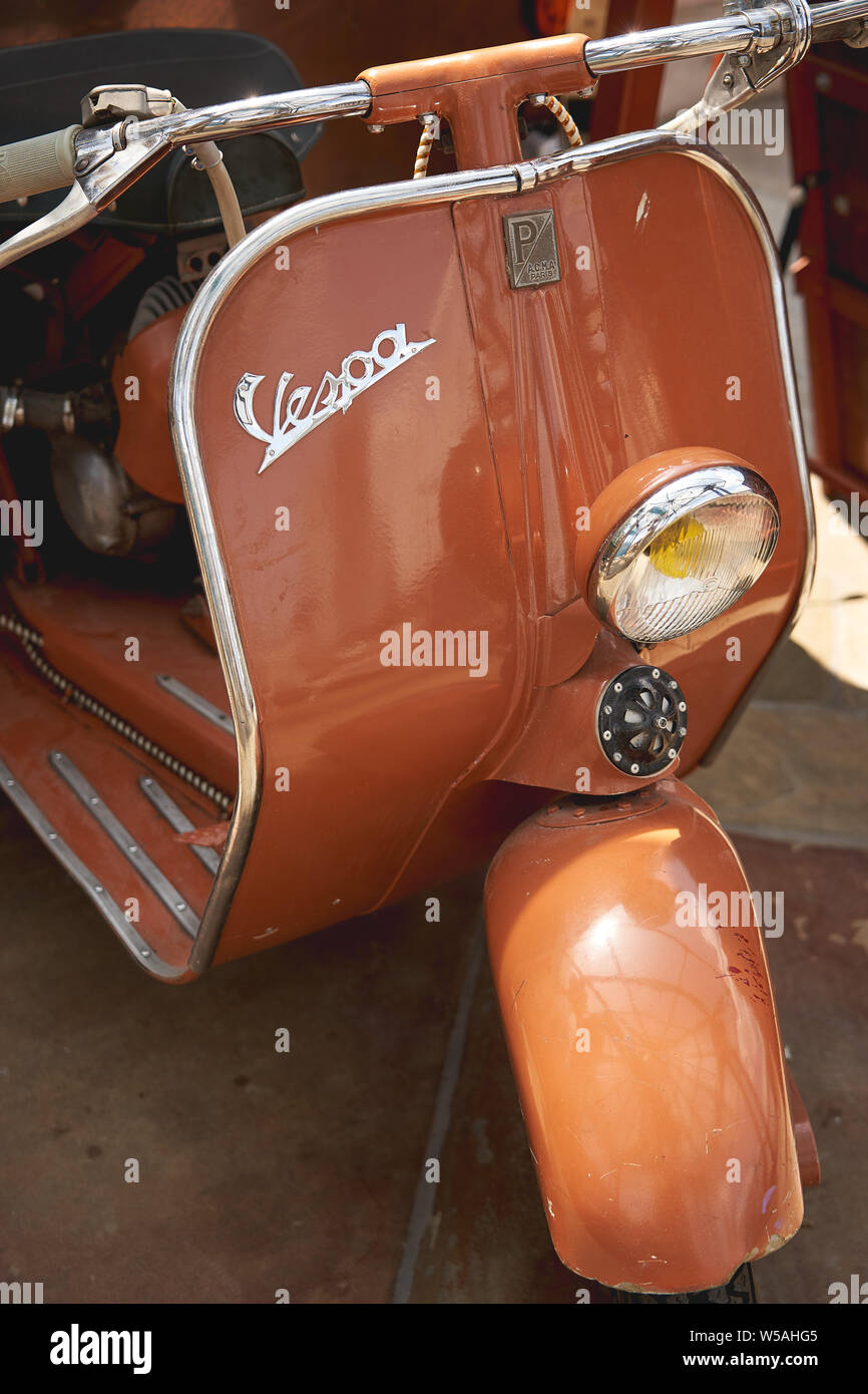 Herold Kawasaki - Vespa - Piaggio Vertragshändler Vespa piaggio piaggio -Fotos und -Bildmaterial in hoher Auflösung – Alamy