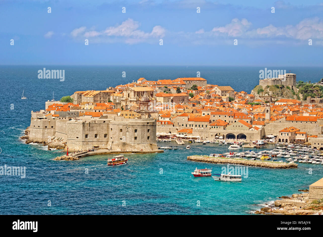 Die Altstadt von Dubrovnik, Dubrovnik, direkt am Wasser der Dalmatinischen Küste, Kroatien. Stockfoto