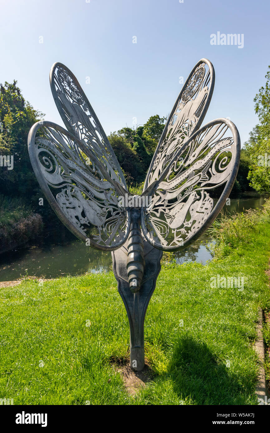 Verzinkter Stahl Skulptur eines Schmetterlings - Chichester Ship Canal, Chichester, West Sussex, UK. Stockfoto