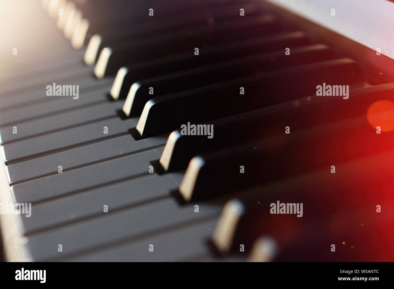 Musical keyboard Fotos und Bildmaterial in hoher Auflösung Alamy