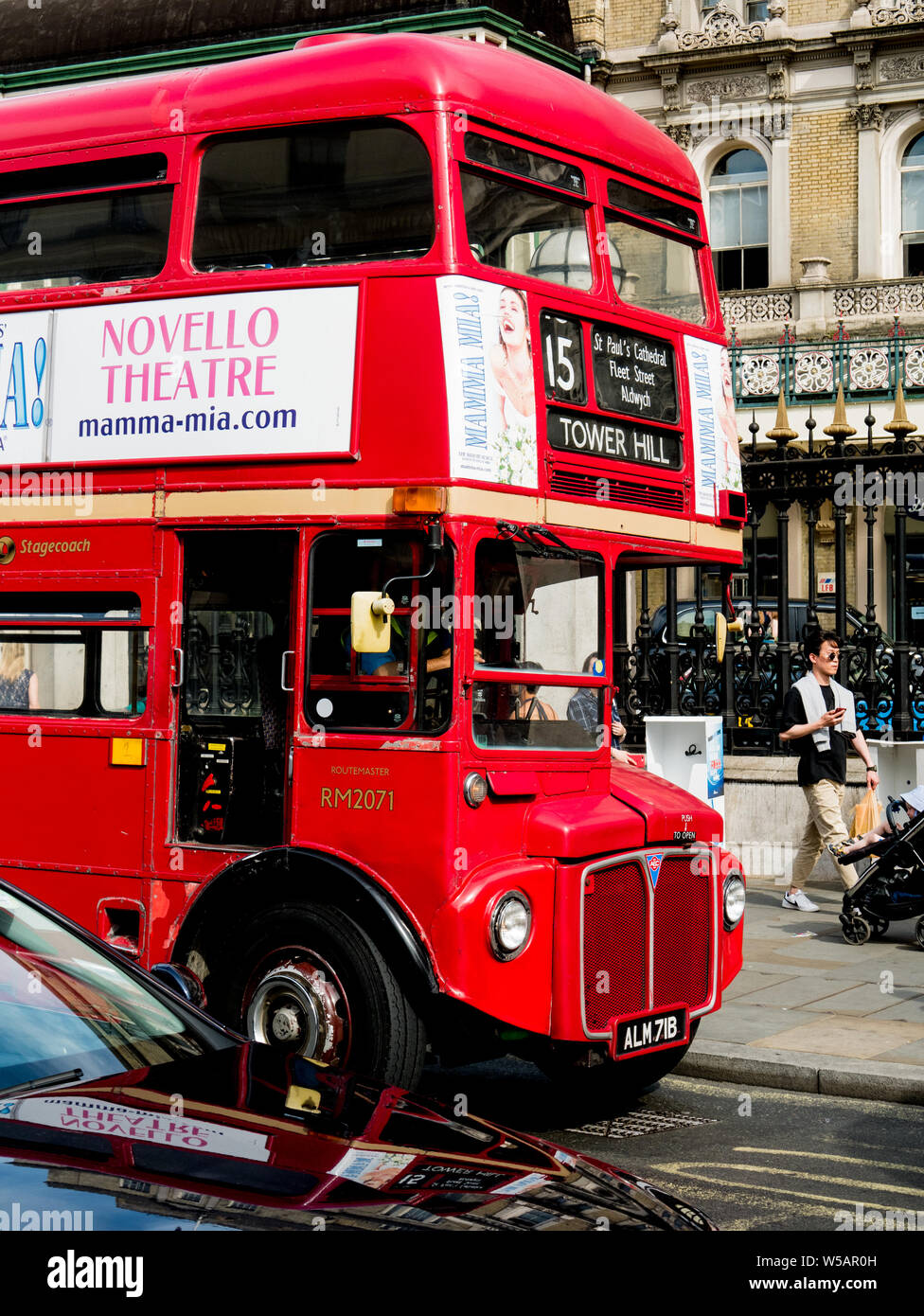 Nummer 15 Route Routemaster Bus, The Strand, London, UK Stockfoto