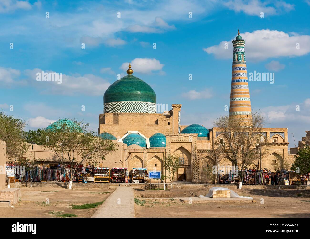 Mausoleum von makhmud Pakhlavan, Pahlavon Mahmud, und Islom Hoja Minarett, Chiwa, Usbekistan Stockfoto