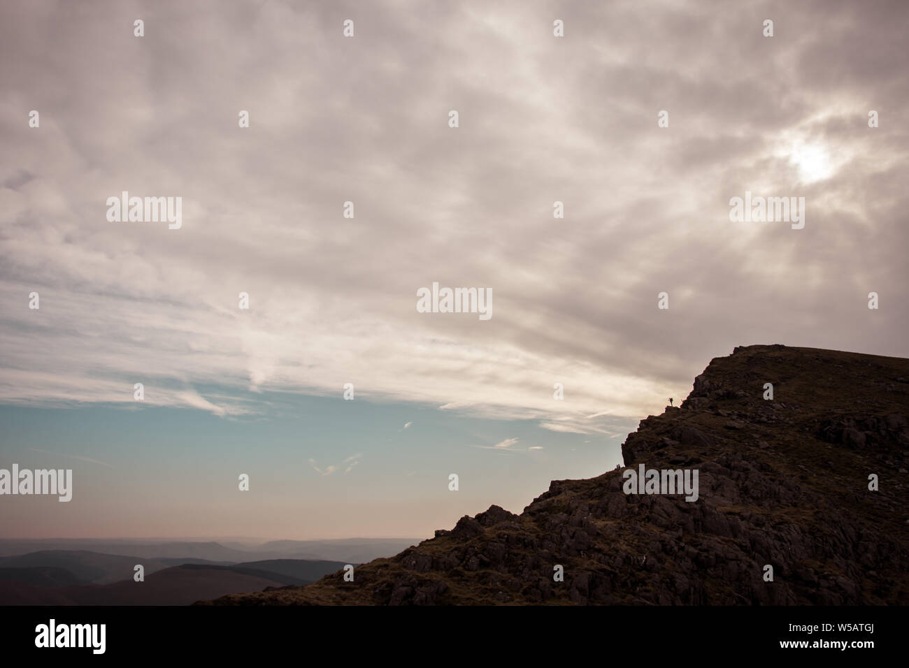 Blick auf und um Cadair Idris, Cader Idris oder Penygader Berg in Gwynedd, Wales, der am südlichen Ende des Snowdonia National Park liegt Stockfoto