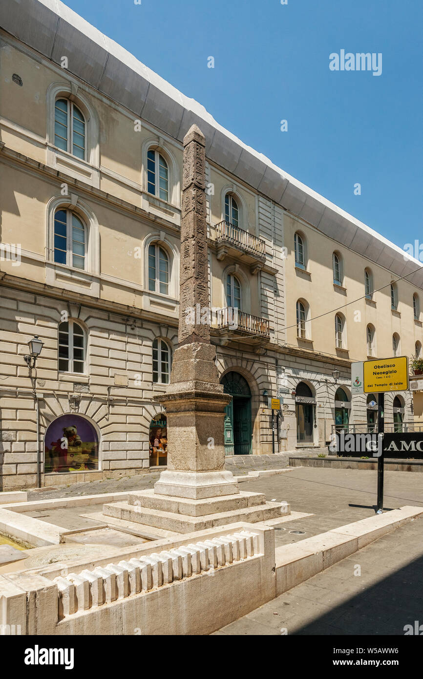 Domitian Obelisk, AD 81-96, Isis Tempel Obelisk, das jetzt in der Piazza Papiniano, Benevento, Kampanien Stockfoto