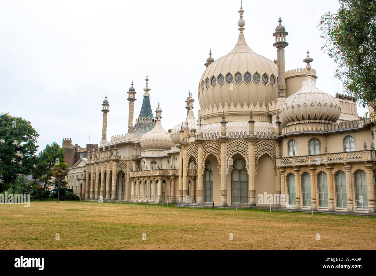 Anzeigen von Brighton Pavillon über Rasen Stockfoto